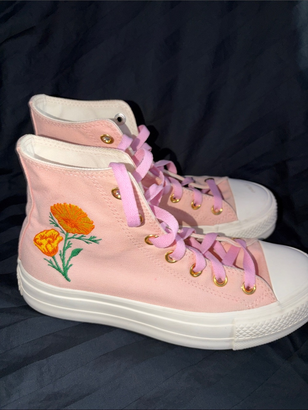 Women’s Size 7 PINK CONVERSE CHUCK TAYLOR EMBROIDERED CRYSTAL HIGH TOP SHOES